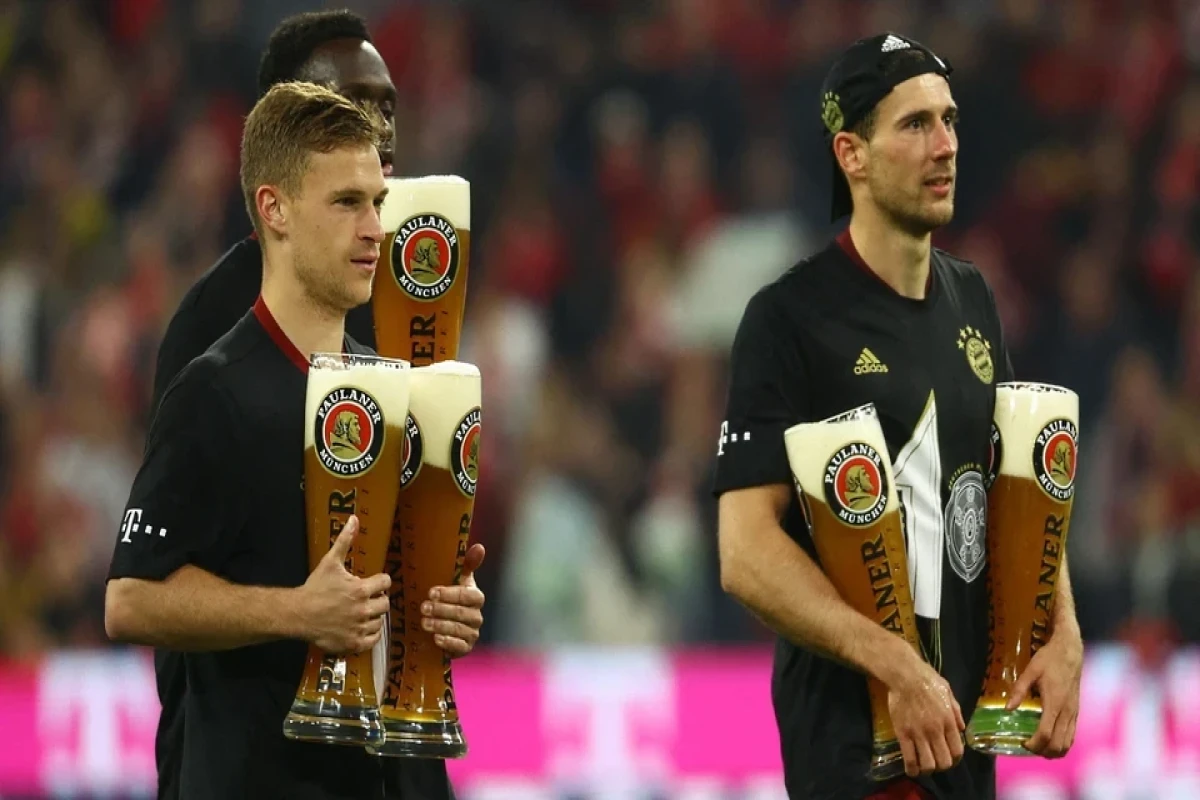 Мюнхенская "Бавария" в десятый раз подряд выиграла чемпионат Германии по футболу