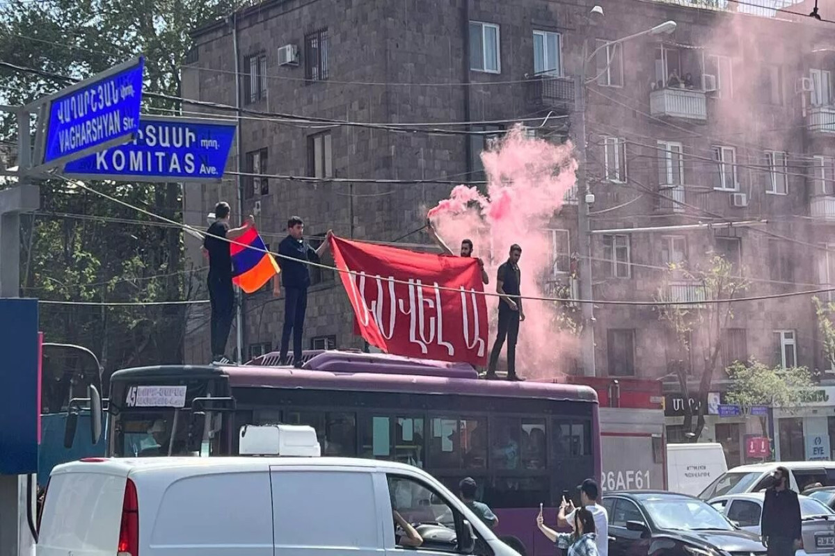 Студенты протестуют против Пашиняна - В АРМЕНИИ НЕ ХОТЯТ МИРА -ФОТО 