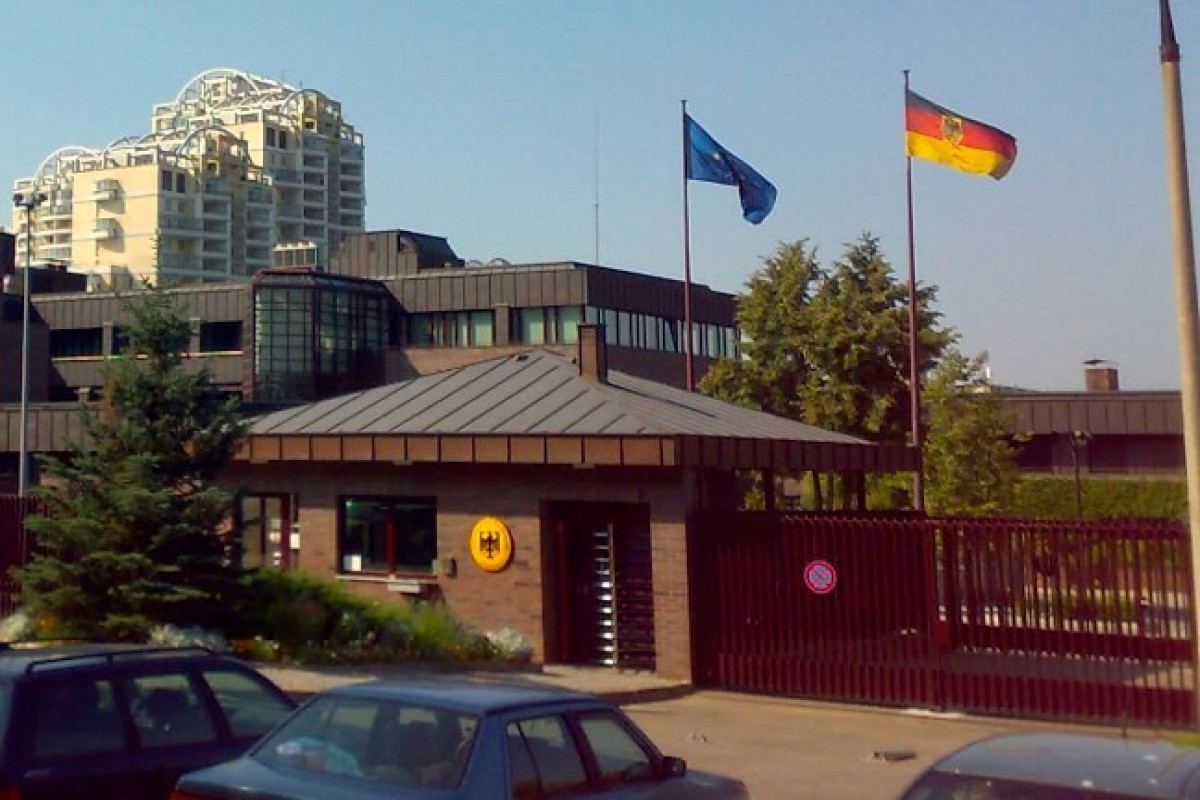 Сайт посольства германии в минске. Посольство Германии в Москве. Посольство Германии ФРГ. Посольство Германии Мосфильмовская. Посольство Федеративной Республики Германия.