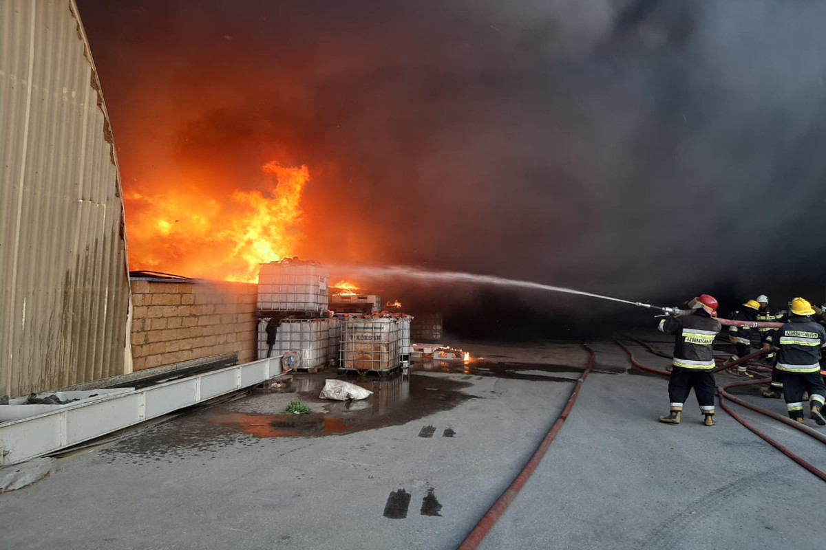 Министр: Пожар в Сумгайыте охватил 5 тыс. кв. м-  -ФОТО -ВИДЕО -ОБНОВЛЕНО-3 