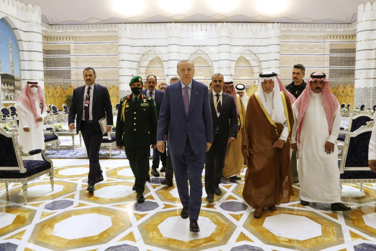Президент Турции прибыл с первым за пять лет визитом в Саудовскую Аравию