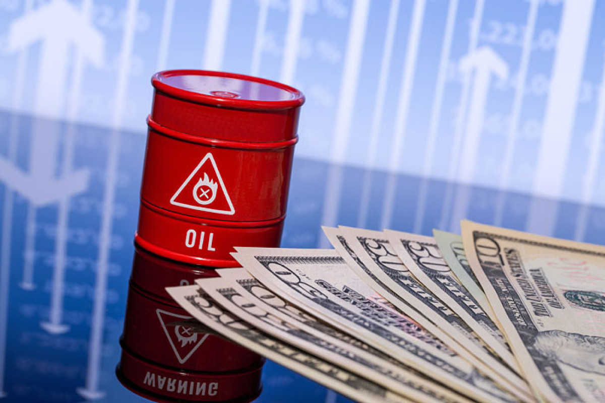 Цена на азербайджанскую нефть превысила отметку $110 за баррель