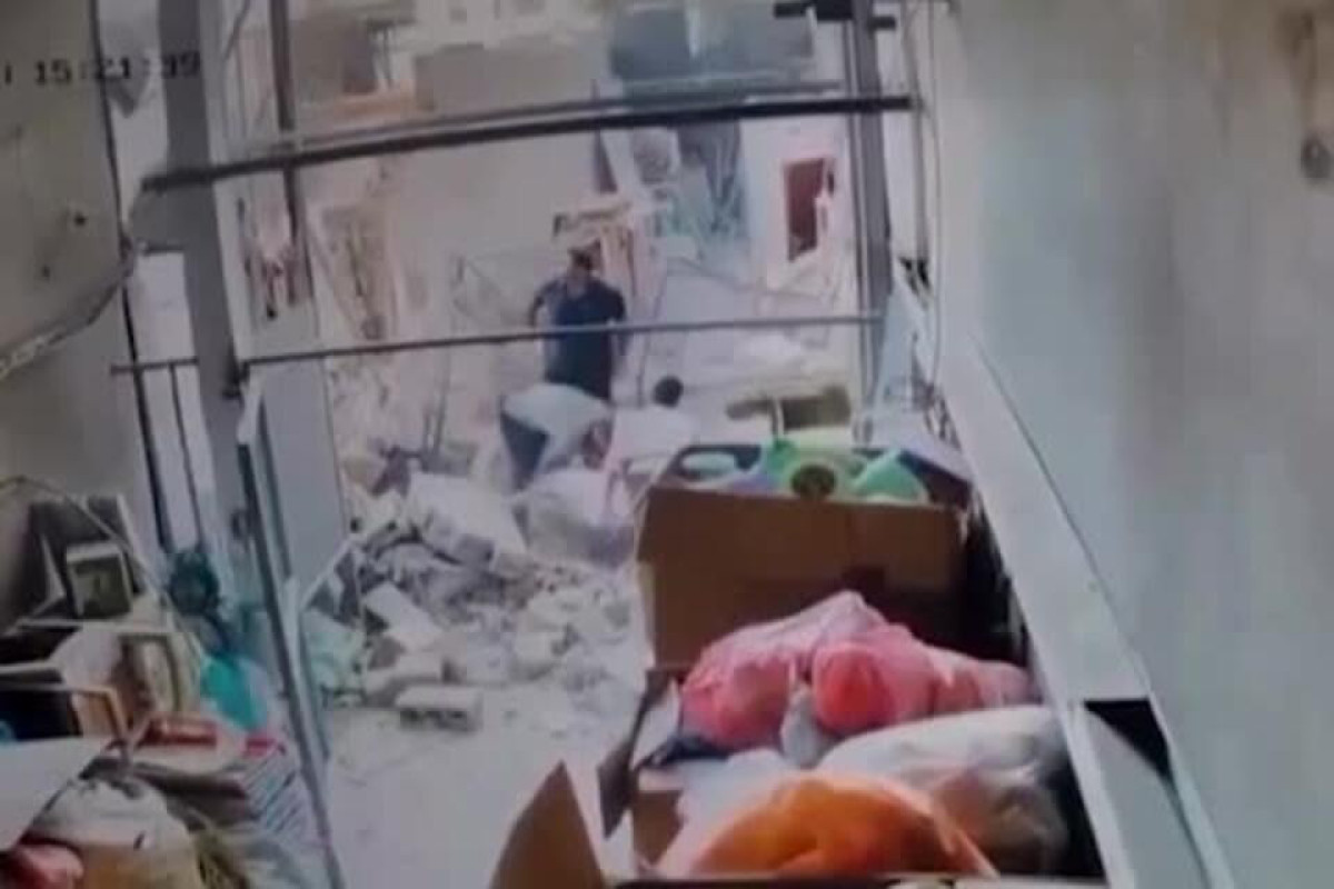 Израильская ракета попала в жилой дом в секторе Газа

-ВИДЕО 