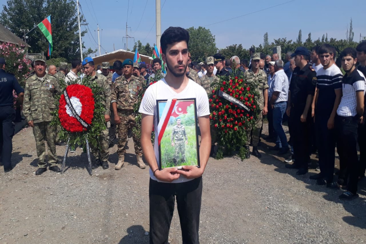 В Азербайджане состоялись похороны погибшего военнослужащего-ФОТО 