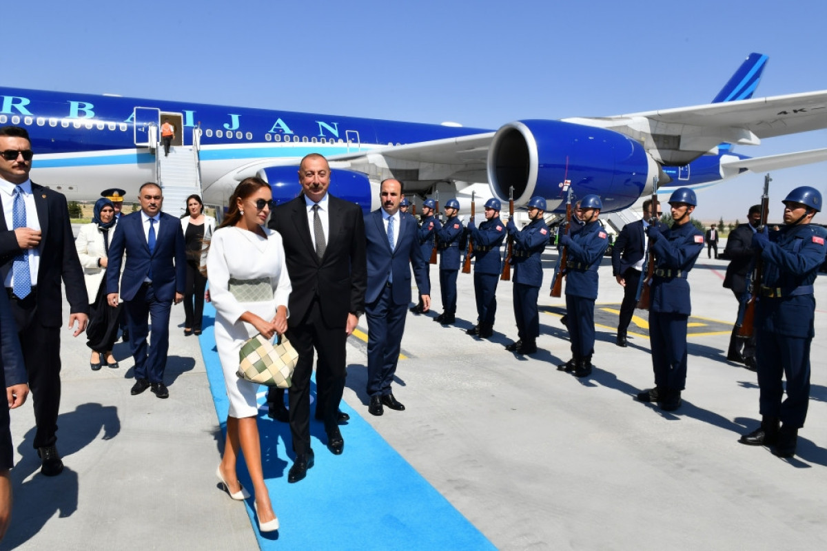 Ильхам Алиев прибыл с рабочим визитом в ​​Турцию-ФОТО 