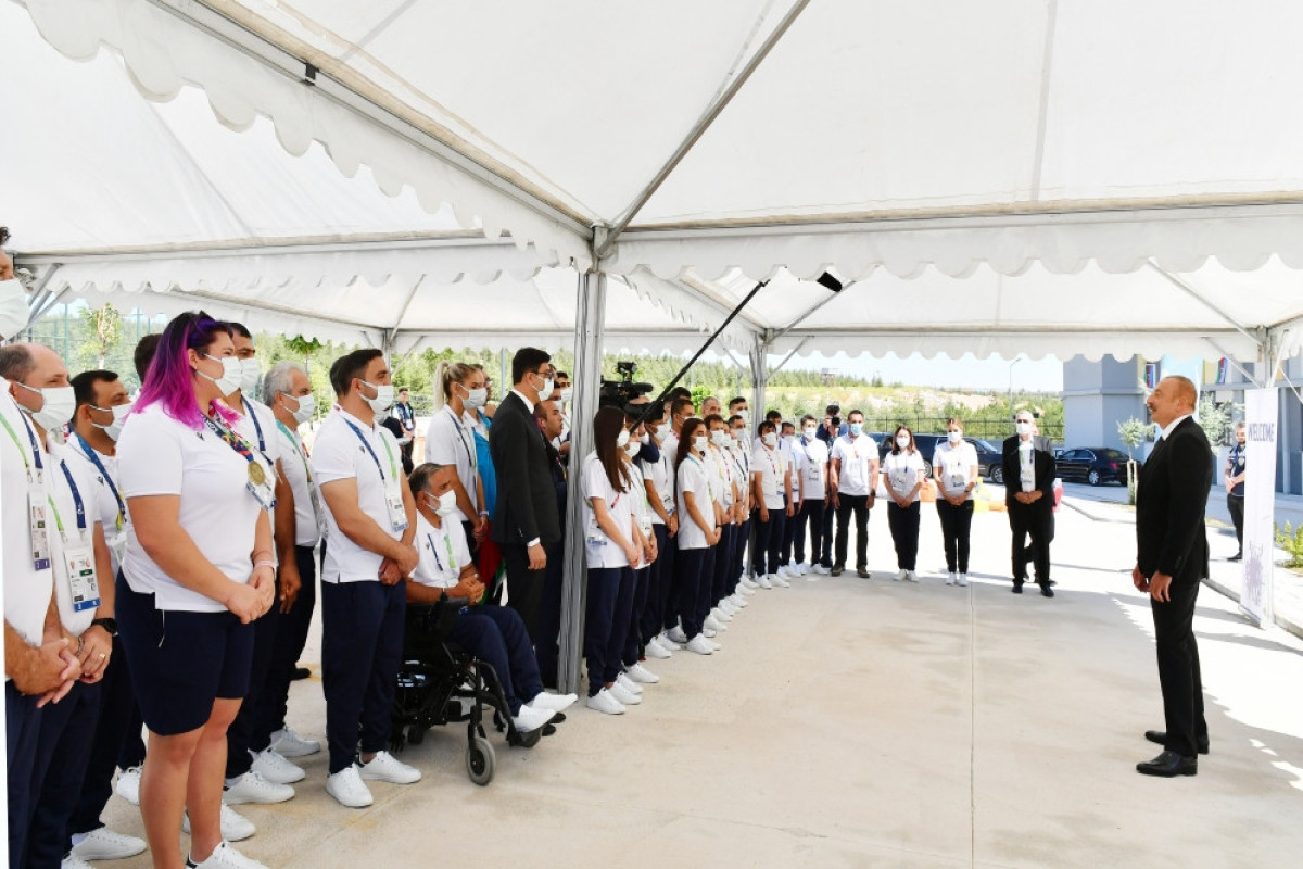 Ильхам Алиев и Мехрибан Алиев встретились со спортсменами, представляющими Азербайджан на Исламиаде в Конье -ФОТО 
