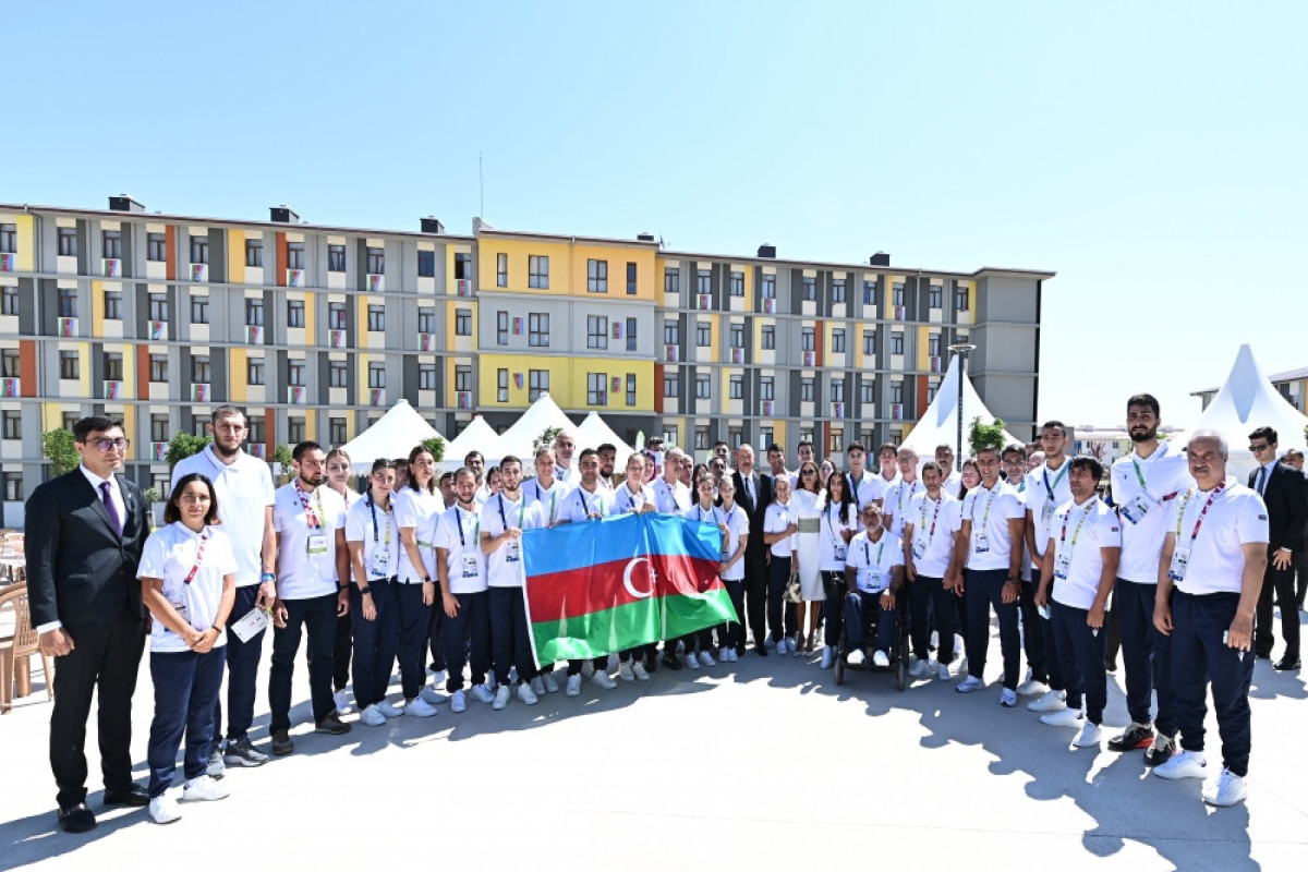Ильхам Алиев и Мехрибан Алиев встретились со спортсменами, представляющими Азербайджан на Исламиаде в Конье -ФОТО 