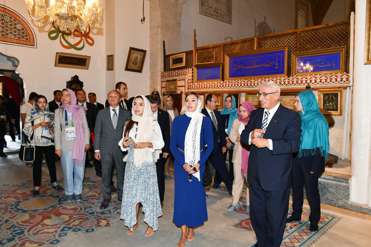 Мехрибан Алиева и Лейла Алиева посетили музей Мевланы в Конье