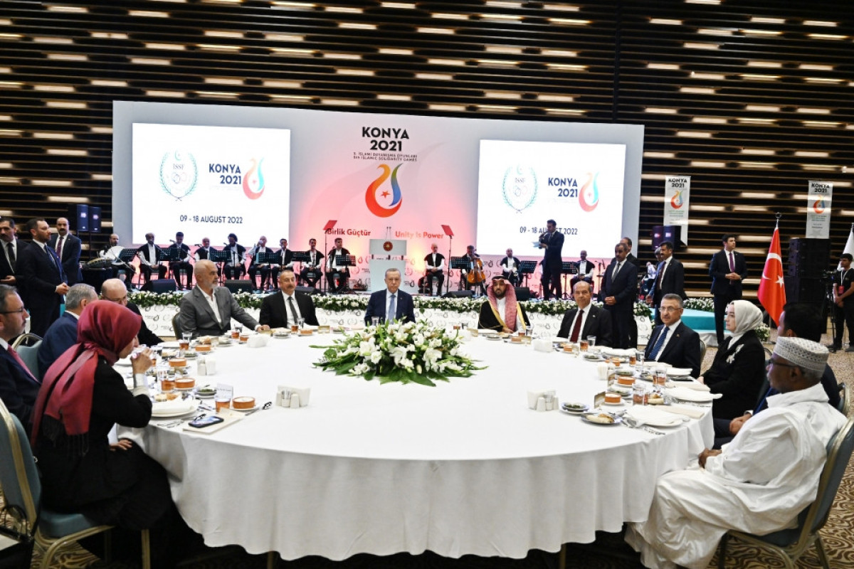 Дан ужин в честь глав государств, правительств и делегаций, участвующих в церемонии открытия Пятой Исламиады-ФОТО -ОБНОВЛЕНО 
