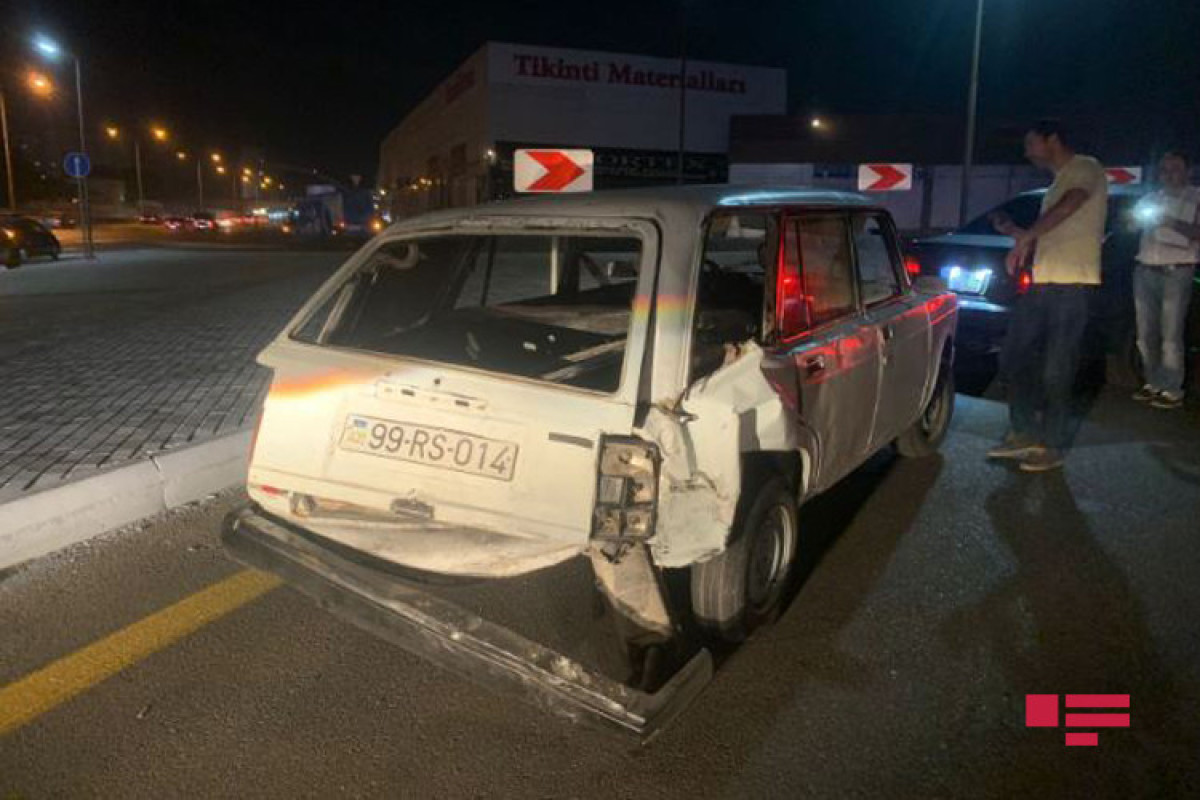 На трассе Баку-Сумгайыт столкнулись три автомобиля-ФОТО 