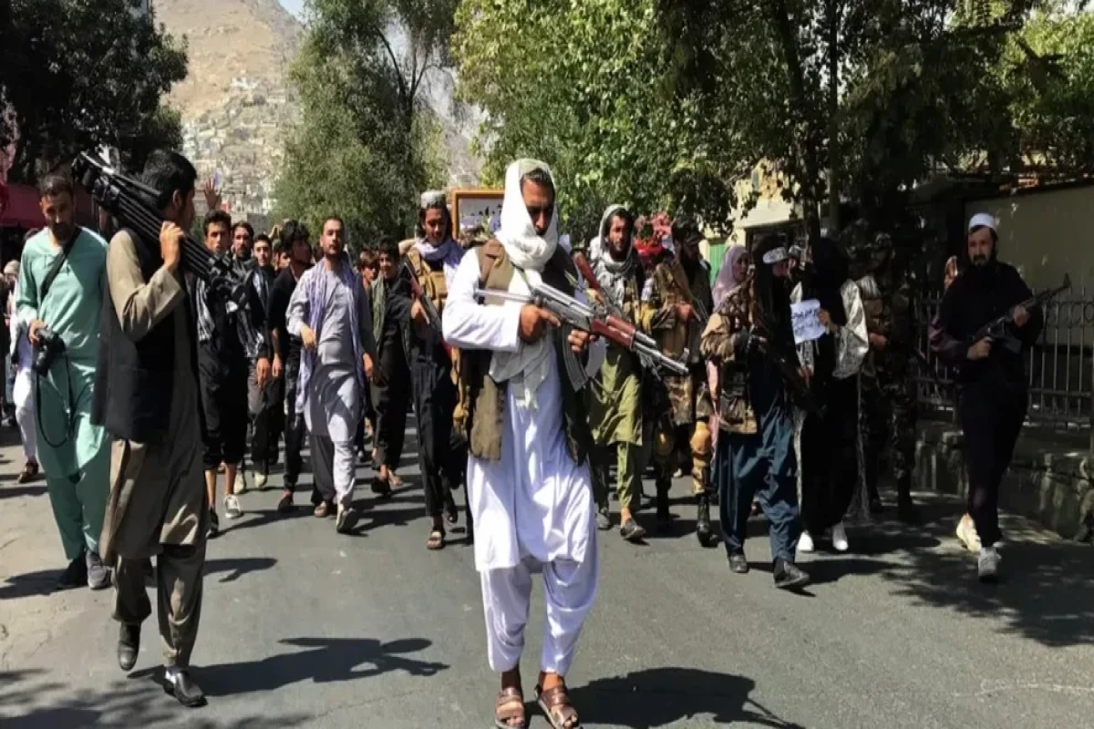 Талибы ответили выстрелами на женский митинг против дискриминации -ВИДЕО 