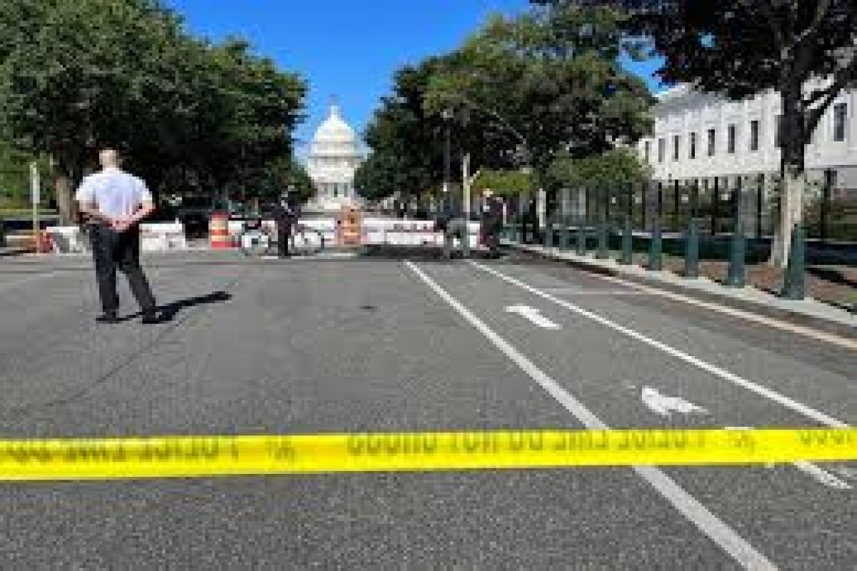 Неизвестный вооруженный мужчина покончил с собой рядом со зданием Конгресса США