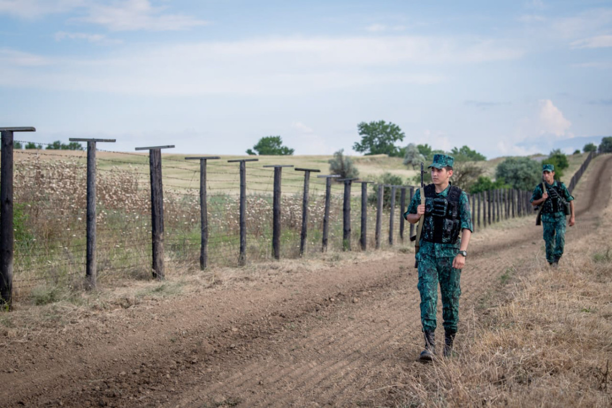Азербайджанские пограничники задержали 10 шриланкийцев, пытавшихся незаконно перейти границу-ФОТО 