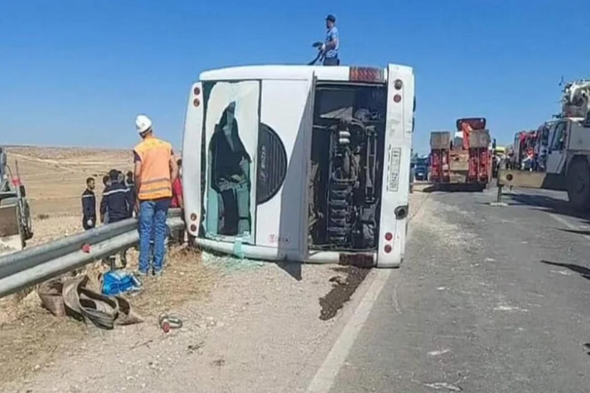 В Марокко перевернулся автобус, погибли 22 человека-ФОТО 