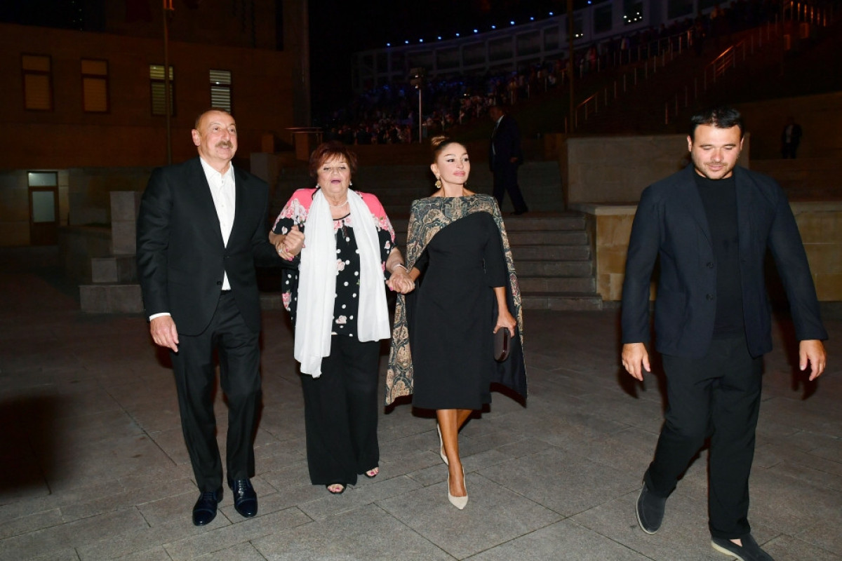 Президент Ильхам Алиев и первая леди Мехрибан Алиева приняли участие в вечере, посвященном памяти Муслима Магомаева-ФОТО -ОБНОВЛЕНО 