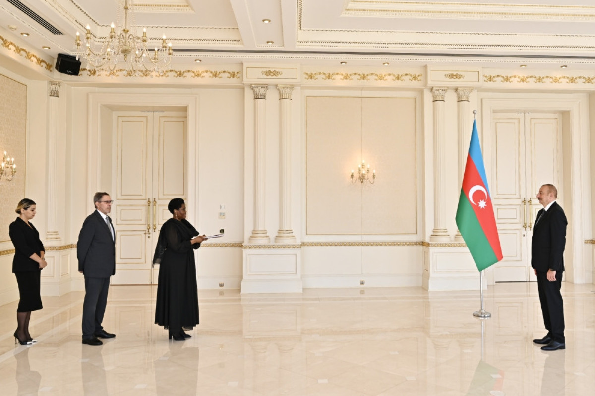 Ильхам Алиев принял верительные грамоты послов ряда стран-ФОТО 