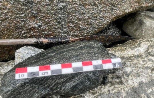 Археологи нашли стрелу возрастом 1500 лет в норвежском тающем леднике