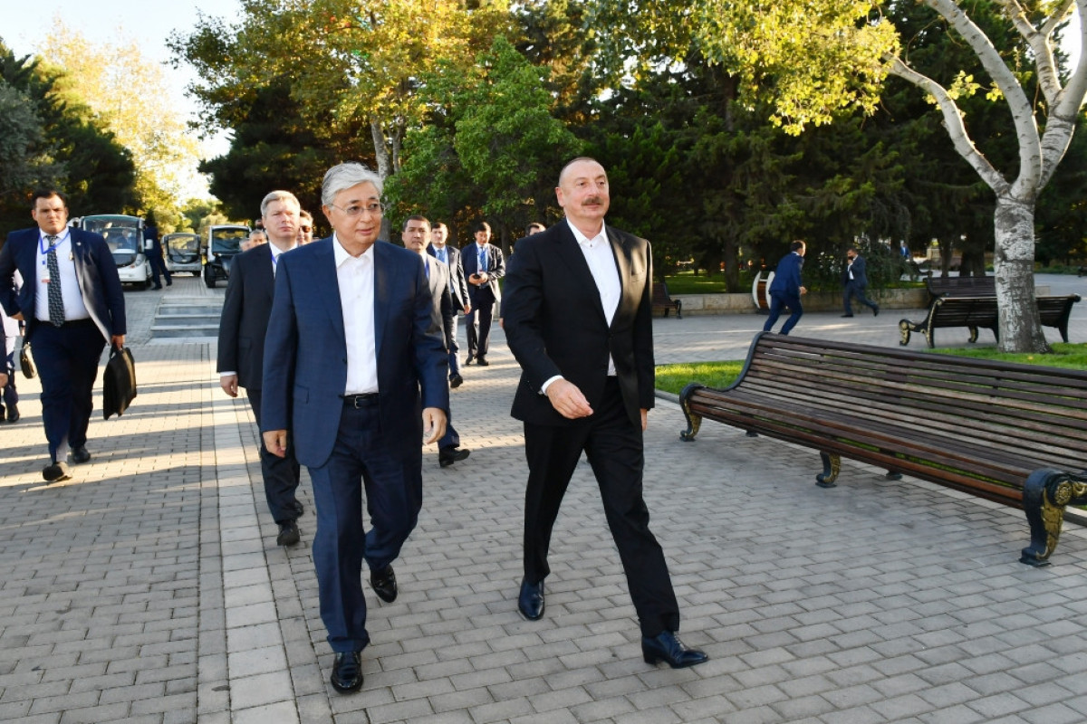 Президенты Азербайджана и Казахстана ознакомились с «казахской юртой»