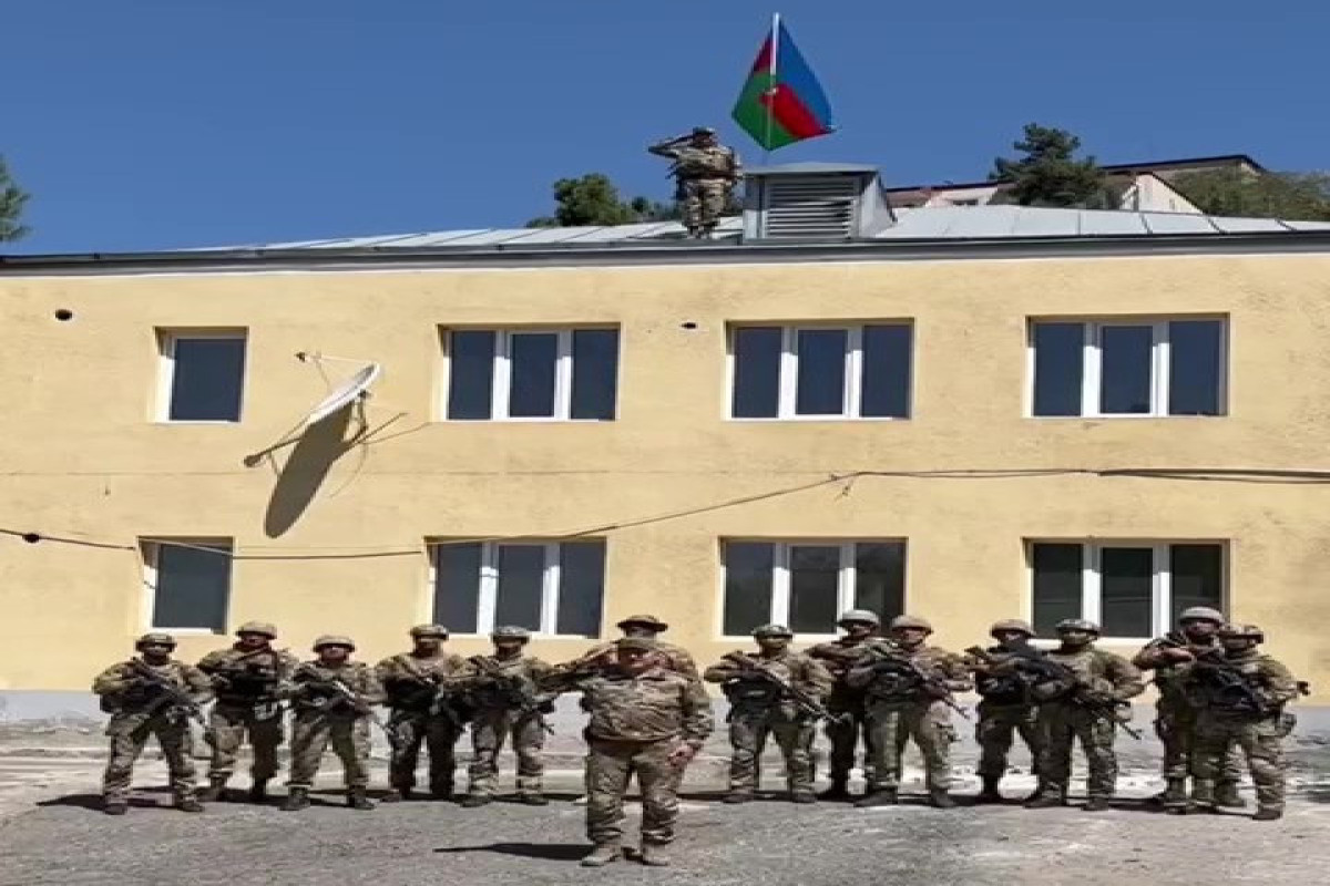 Военные отрапортовали президенту Ильхаму Алиеву о полном контроле над городом Лачин, селами Забух и Сус-ВИДЕО 