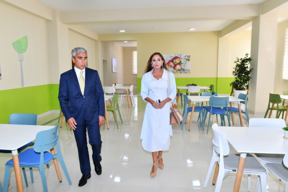 Мехрибан Алиева приняла участие в открытии зданий средней школы и яслей-детсада в Баку