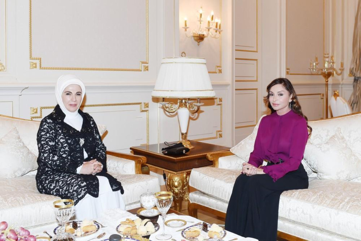 Первая леди Турции поздравила Мехрибан Алиеву