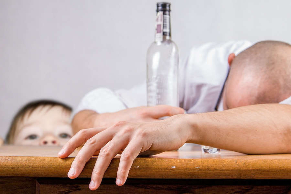Биологи показали, что даже однократная доза алкоголя необратимо изменяет мозг