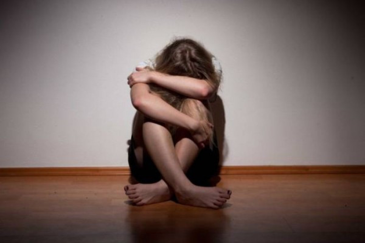 Изнасилованной в Барде малолетней девочке оказывается психологическая помощь