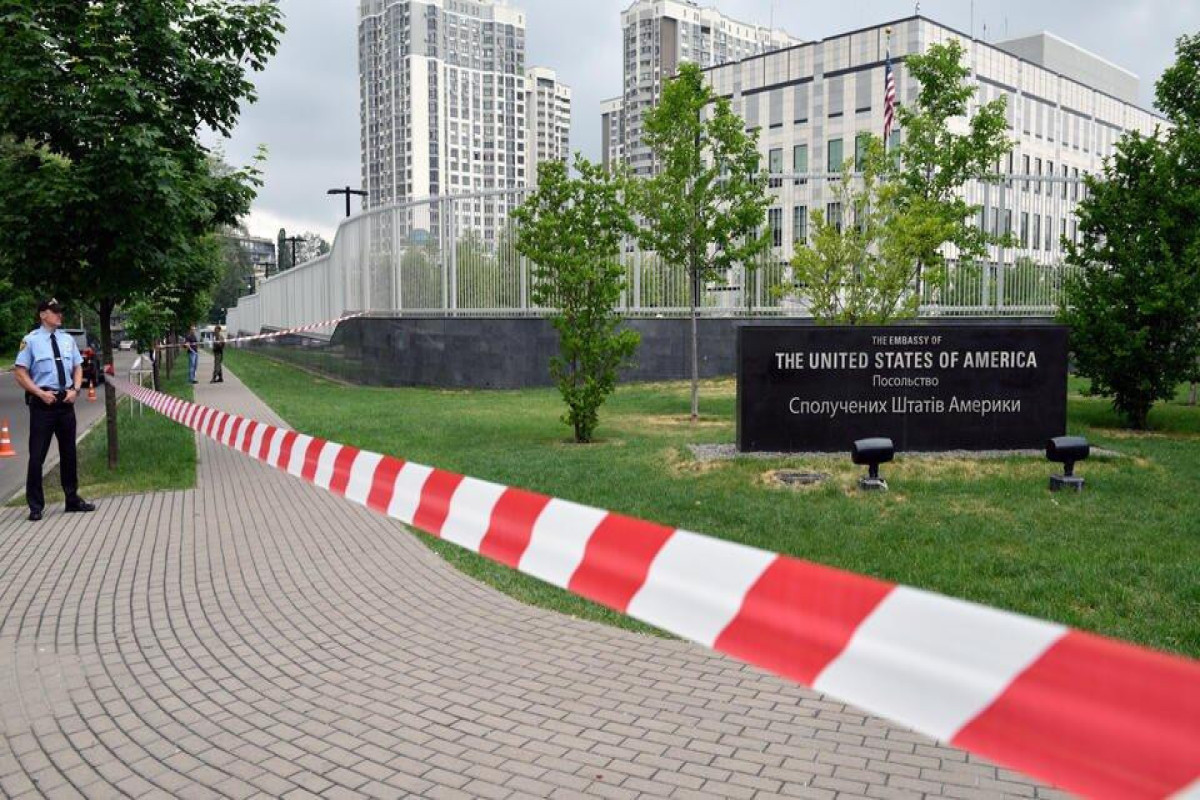 Грузовик насмерть сбил сотрудника посольства США в Украине