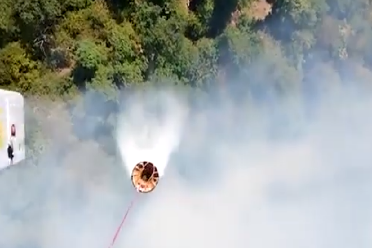 Жаркая и ветреная погода осложняет тушение пожара в Загатале, привлечены два вертолета-ВИДЕО 