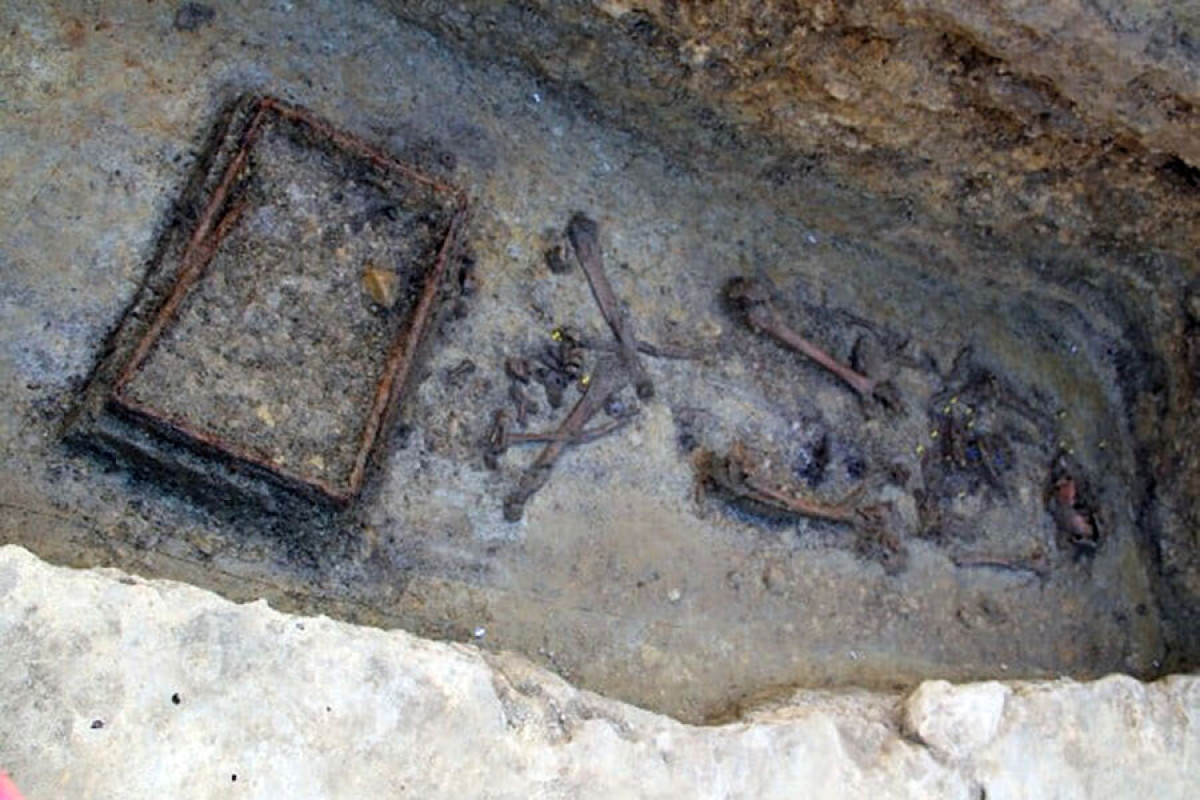 Археологи обнаружили древнее погребение женщины со складным стулом -ФОТО 