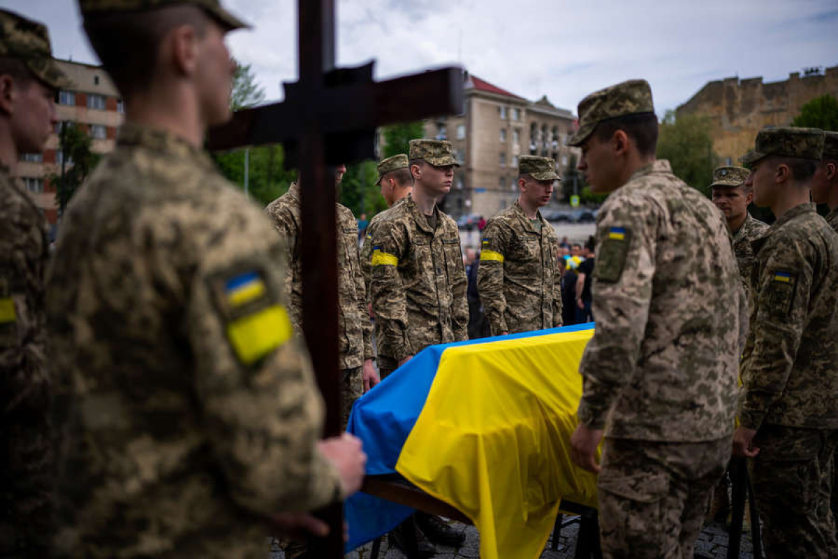 Подоляк назвал потери Украины с начала военных действий - до 13 тысяч погибшими  