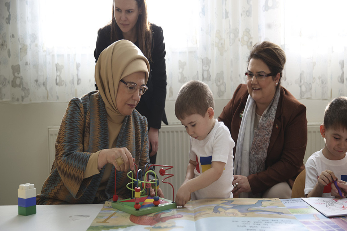 Эмине Эрдоган посетила детский дом, эвакуированный из Украины