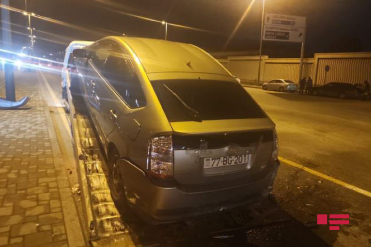 В Баку произошла цепная авария, есть пострадавший -ФОТО 