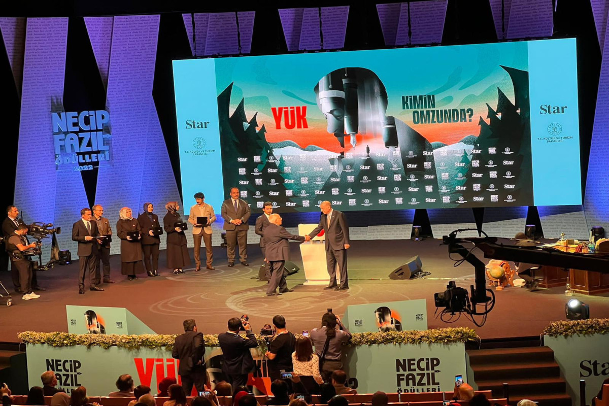 Эрдоган наградил известного азербайджанского писателя -ФОТО 