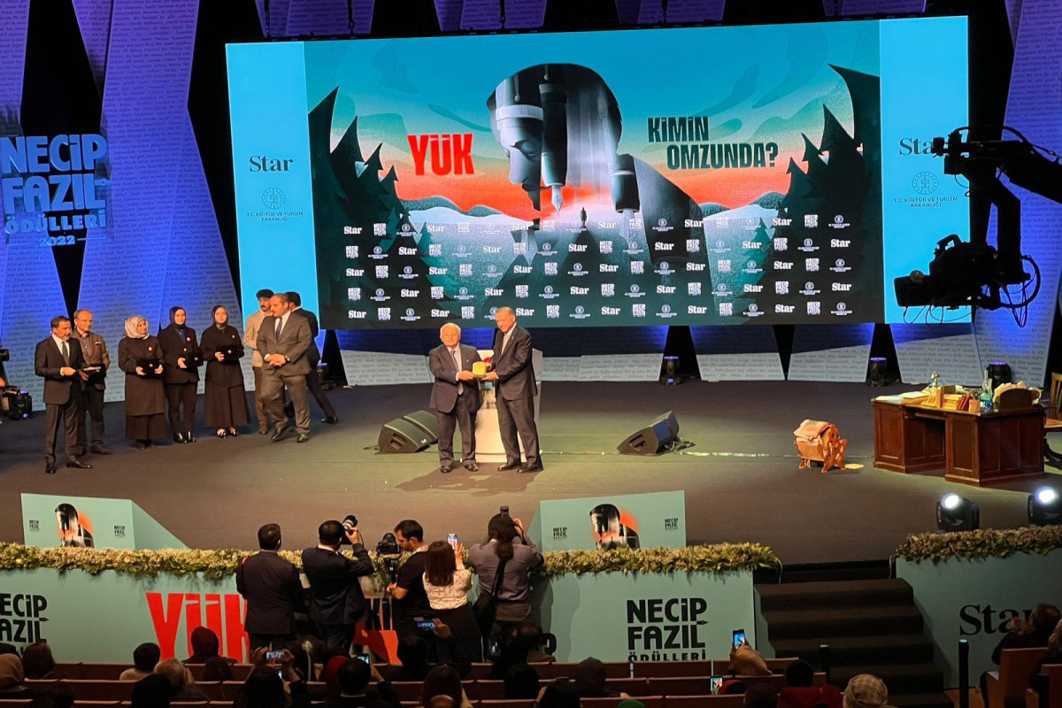 Эрдоган наградил известного азербайджанского писателя -ФОТО 