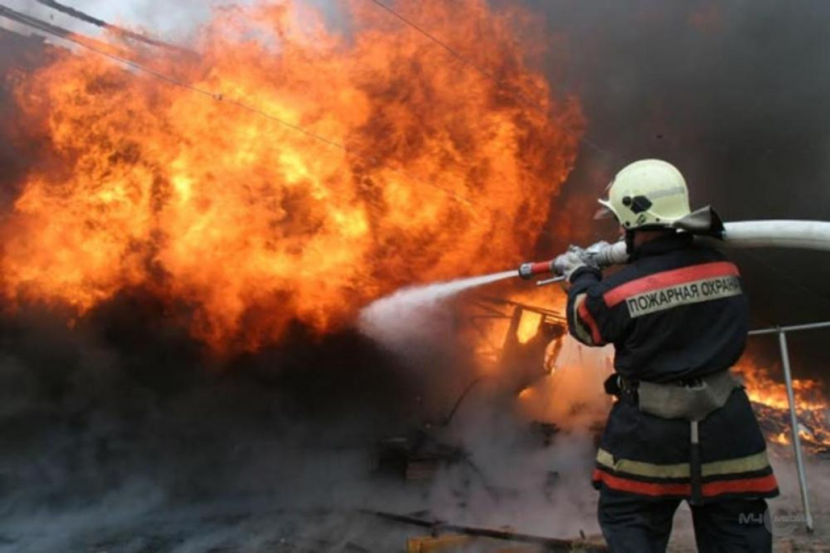 Охвачен огнем: людей эвакуируют из горящего ресторана в Краснодаре-ВИДЕО -ОБНОВЛЕНО 