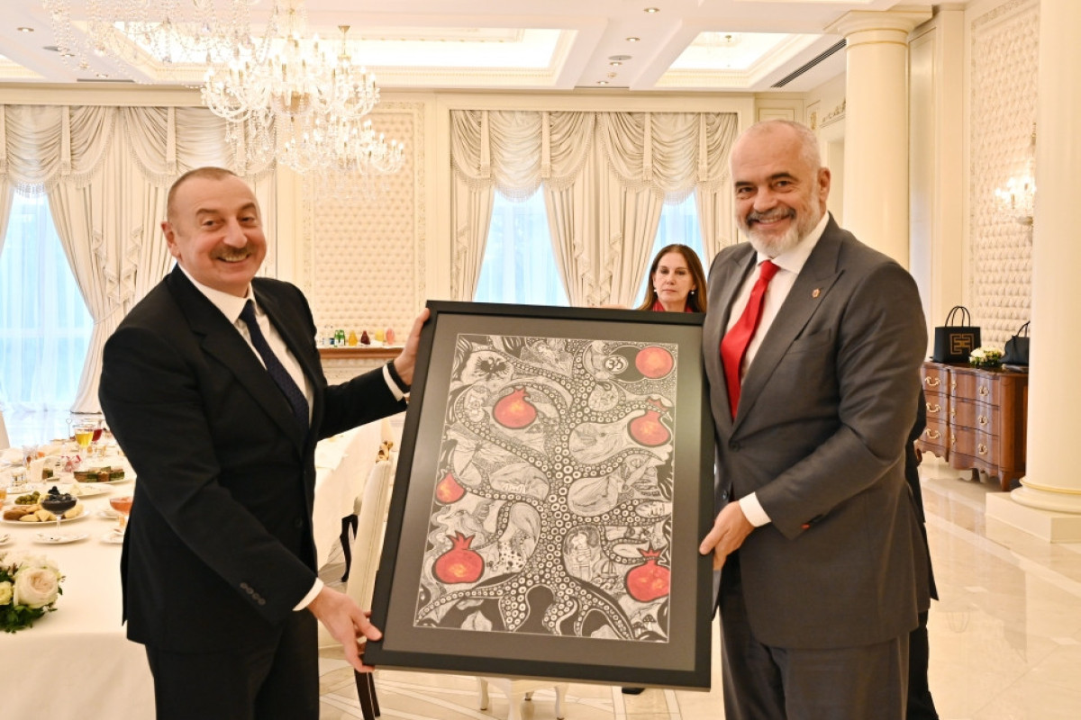 Президент Азербайджана подарил Эди Раме картину Лейлы Алиевой-ФОТО 