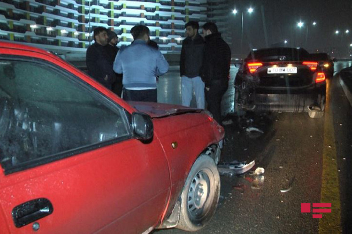 ДТП на трассе Баку-Сумгайыт: столкнулись две легковушки-ФОТО 