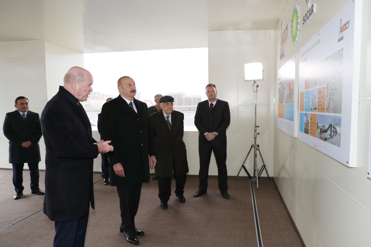 Ильхам Алиев принял участие в церемонии отправки в море опорного блока платформы «Центральный Восточный Азери»-ФОТО 