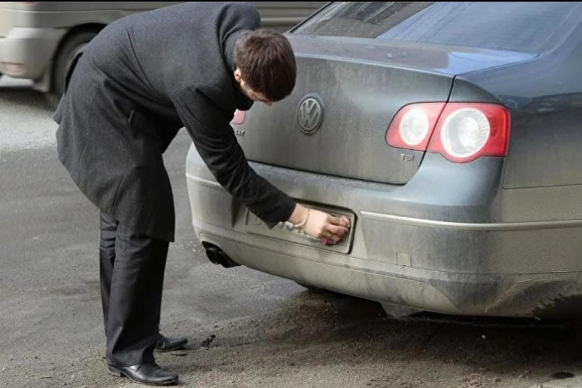 Дорожная полиция Азербайджана предупредила водителей с грязными номерами