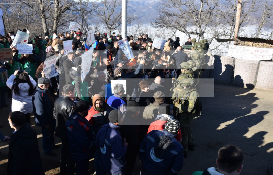 Акция протеста на Лачинской дороге продолжается