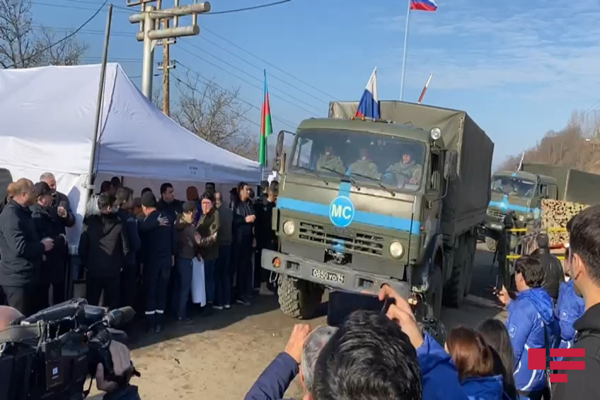 Грузовики со снабжением для миротворцев беспрепятственно проехали из Ханкенди в сторону Лачина -ВИДЕО 