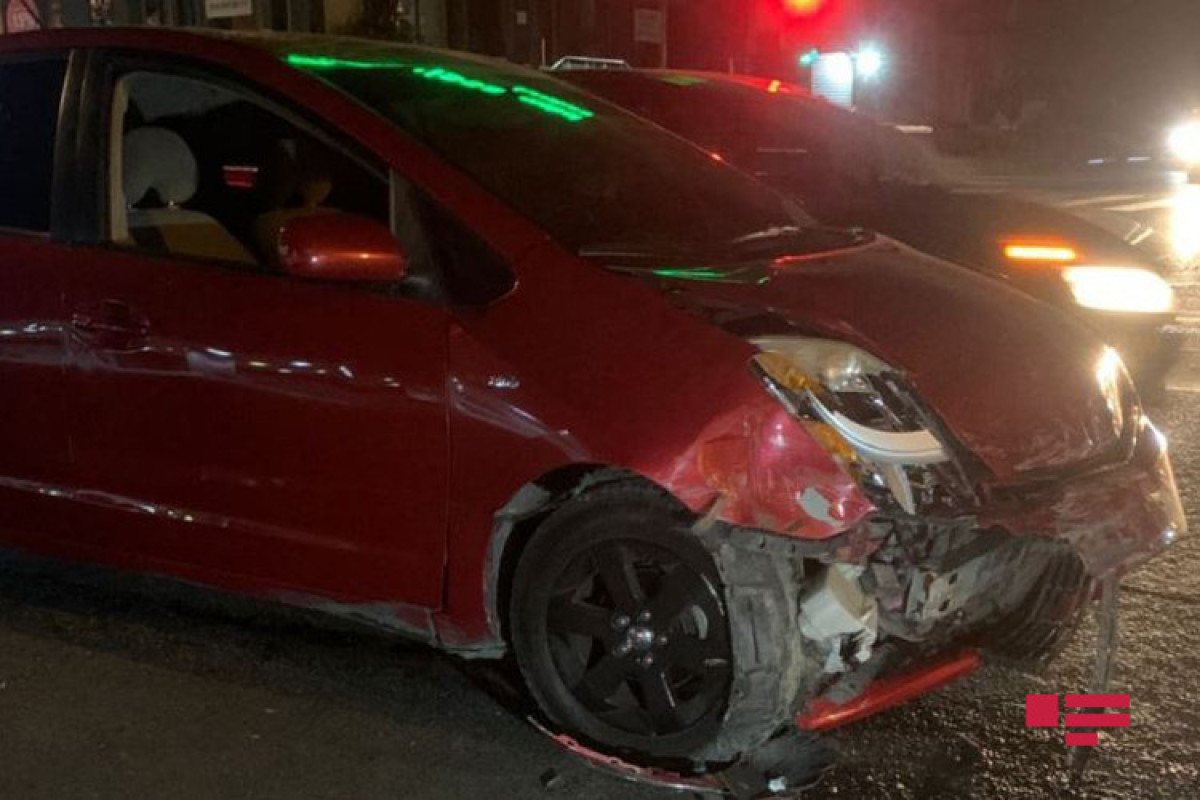 В Баку столкнулись два автомобиля марки Toyota Prius-ФОТО 