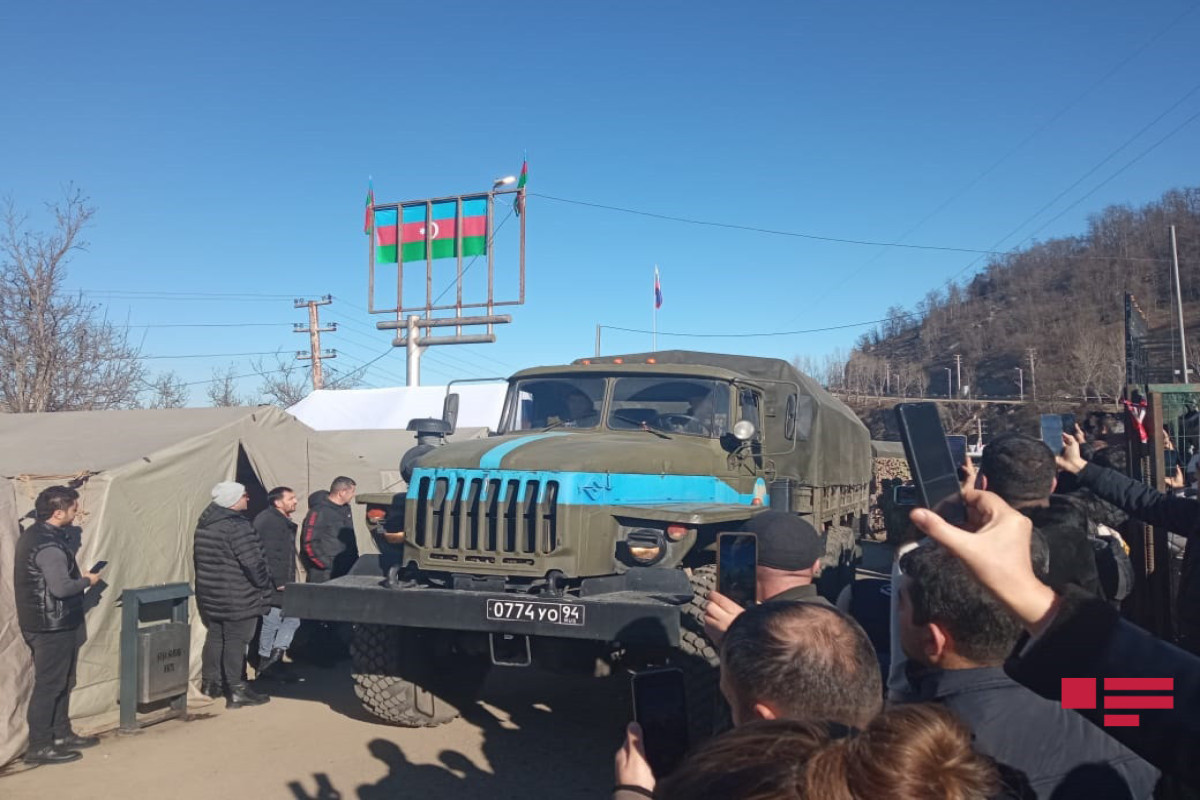 Через участок дороги Ханкенди-Лачин, где проходит акция, беспрепятственно проехали автомобили снабжения миротворцев-ФОТО 