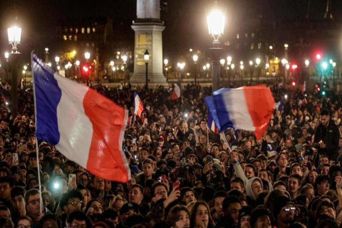 Сборная Франции прилетела в Париж с чемпионата мира в Катаре-ФОТО 