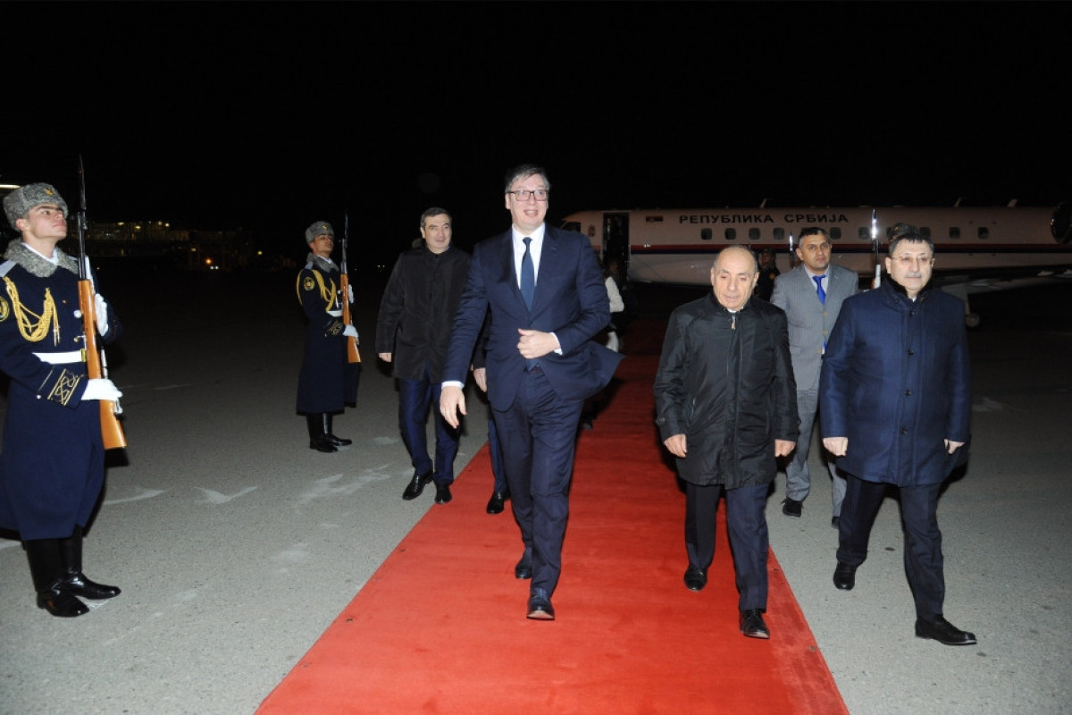 Президент Сербии прибыл с рабочим визитом в Азербайджан