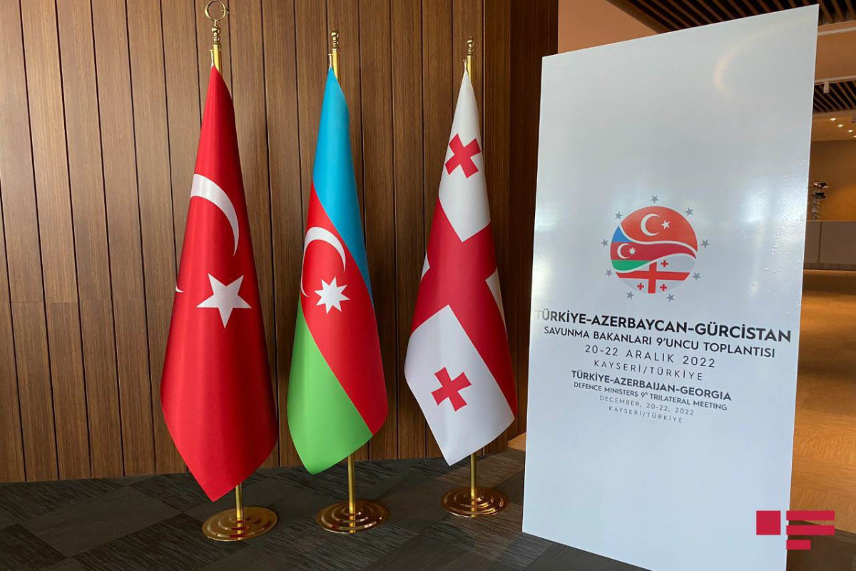 Министры обороны Азербайджана, Турции и Грузии обсудили развитие военного сотрудничества