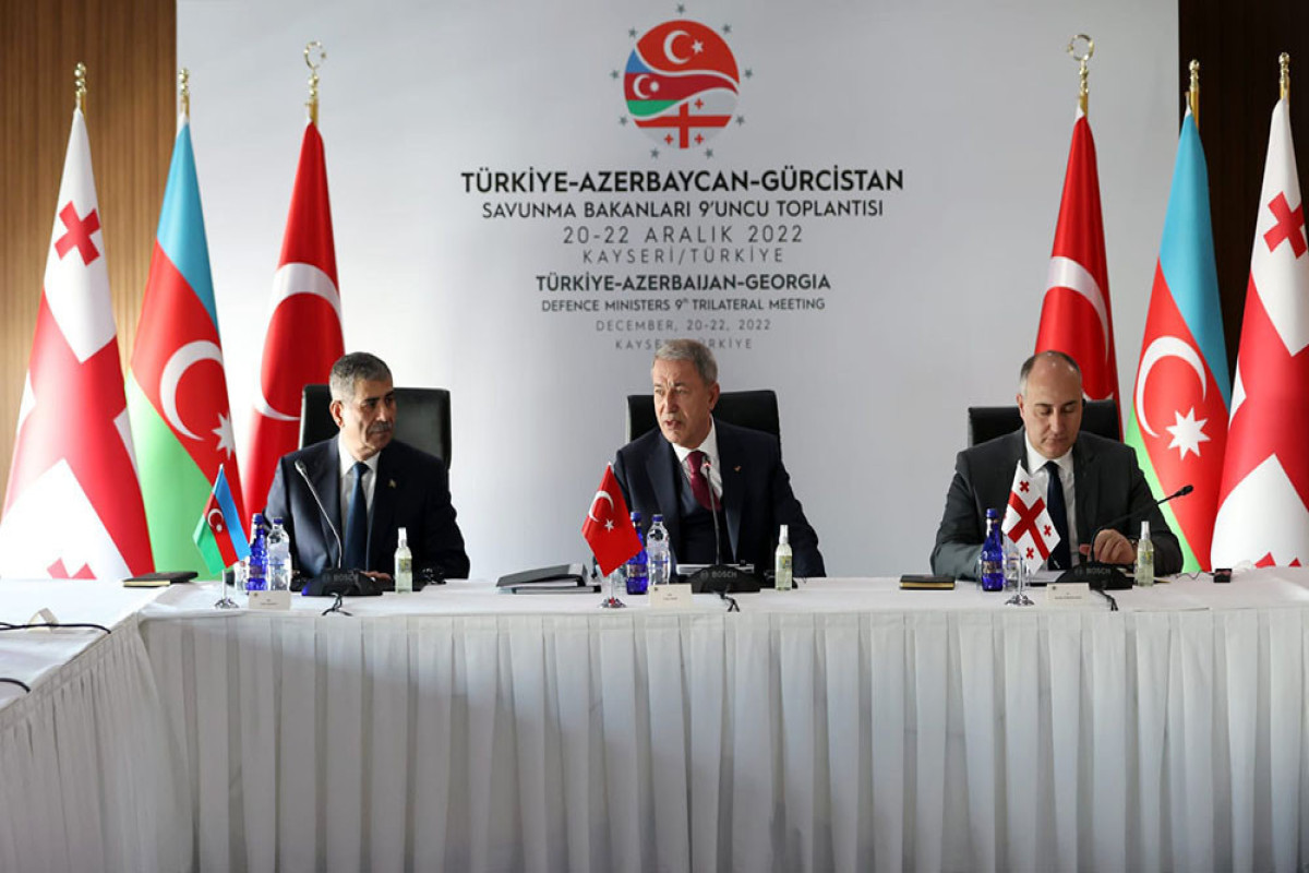 Министры обороны Азербайджана, Турции и Грузии обсудили развитие военного сотрудничества