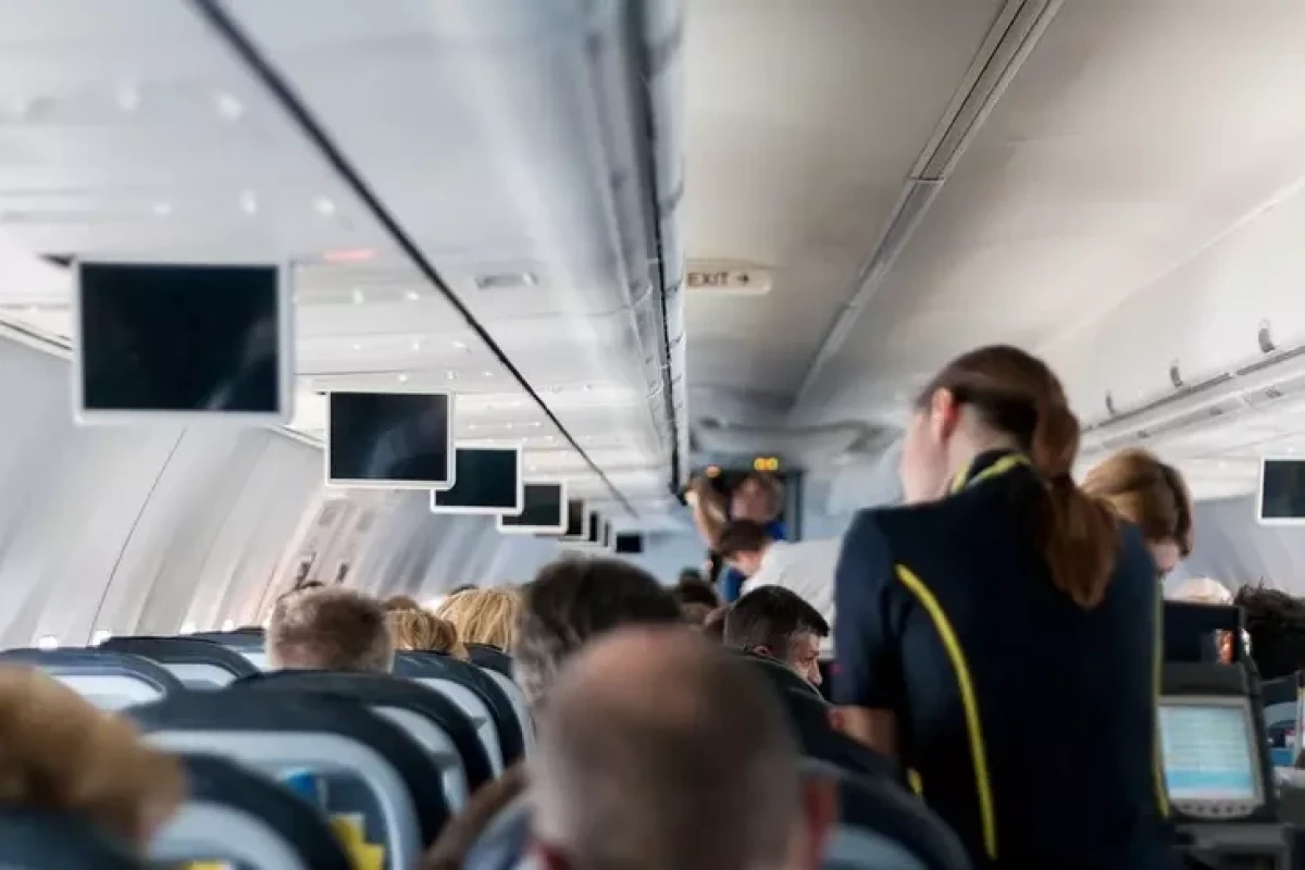 Опытная стюардесса назвала национальность самых худших пассажиров самолетов
