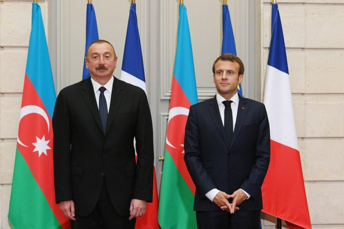 Макрон позвонил Президенту Азербайджана 
